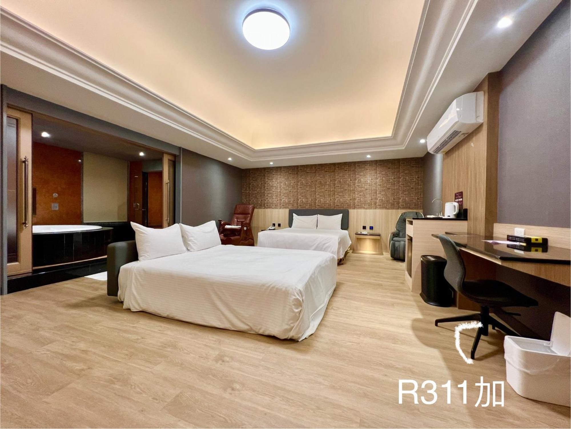 Holiday Motel Tainan Exterior photo