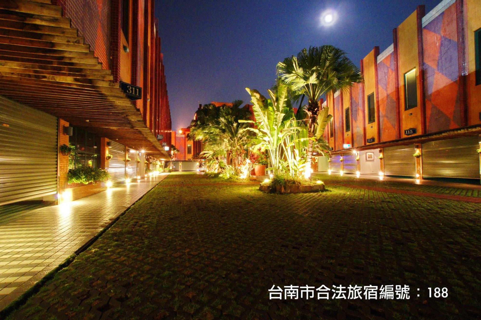 Holiday Motel Tainan Exterior photo