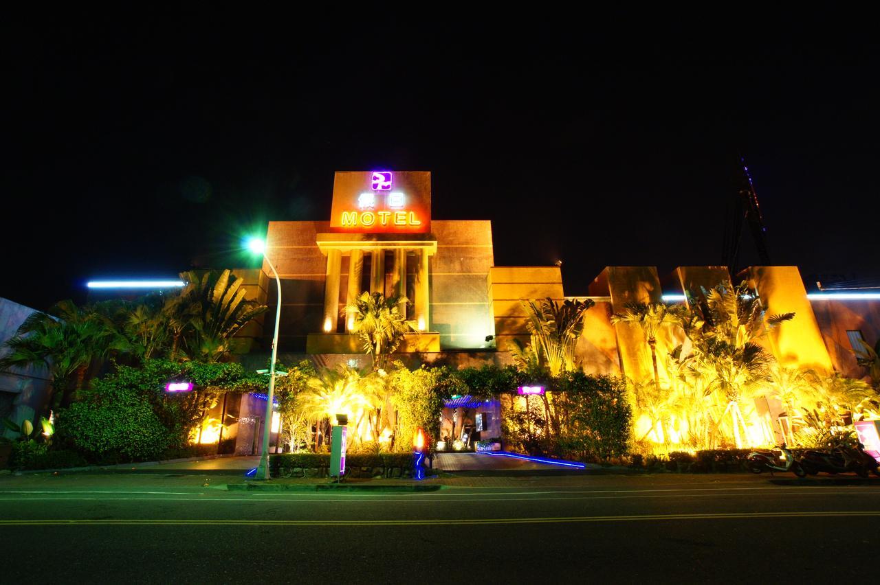 Holiday Motel Tainan Exterior photo